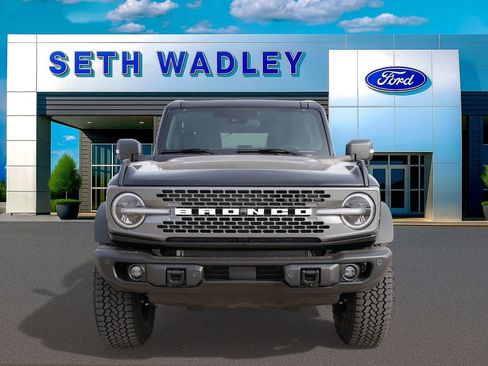 New 2025 Ford Bronco Badlands image 4