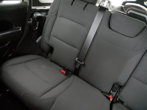 Used 2022 Jeep Wrangler Unlimited Sport AWD/4WD image 12