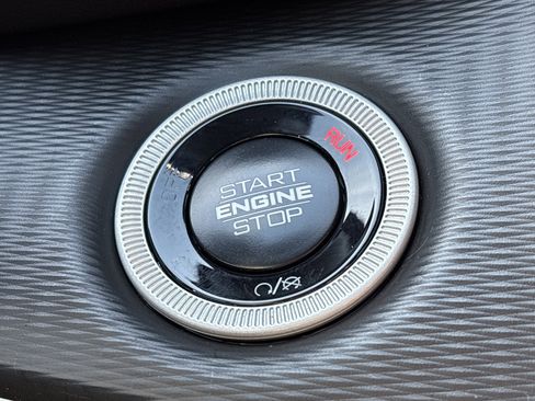 Certified 2025 Jeep Grand Cherokee Laredo X image 34