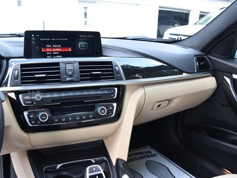 Used 2018 BMW 330i xDrive Sedan w/ Convenience Package image 18