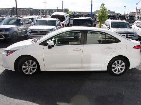 Used 2022 Toyota Corolla LE image 5