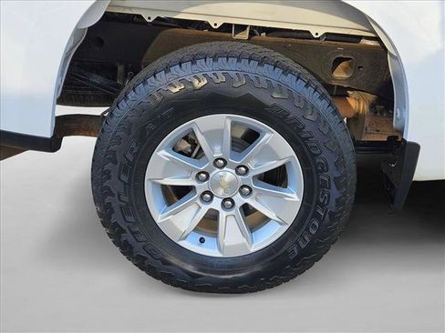Used 2023 Chevrolet Silverado 1500 LT AWD/4WD image 19