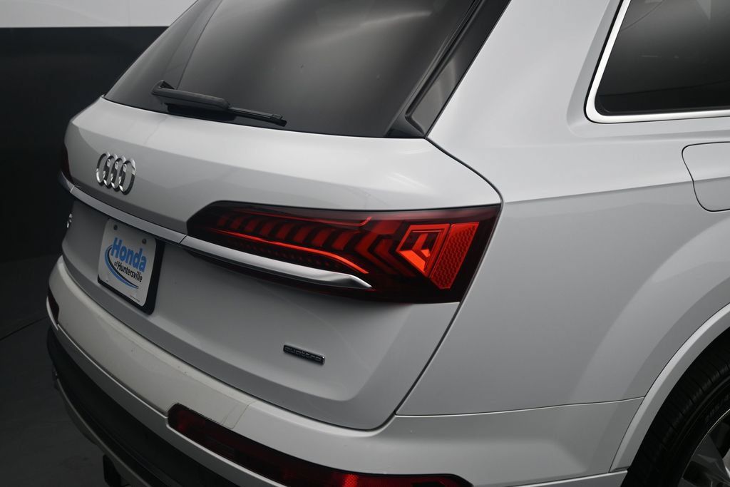 Used 2021 Audi Q7 3.0T Premium Plus w/ Premium Plus Package AWD/4WD image 10