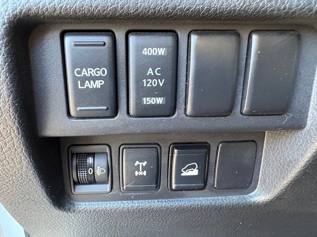 Used 2024 Nissan Titan PRO-4X w/ Pro-4x Convenience Package AWD/4WD image 30