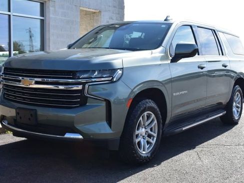 Used 2023 Chevrolet Suburban LT AWD/4WD image 17