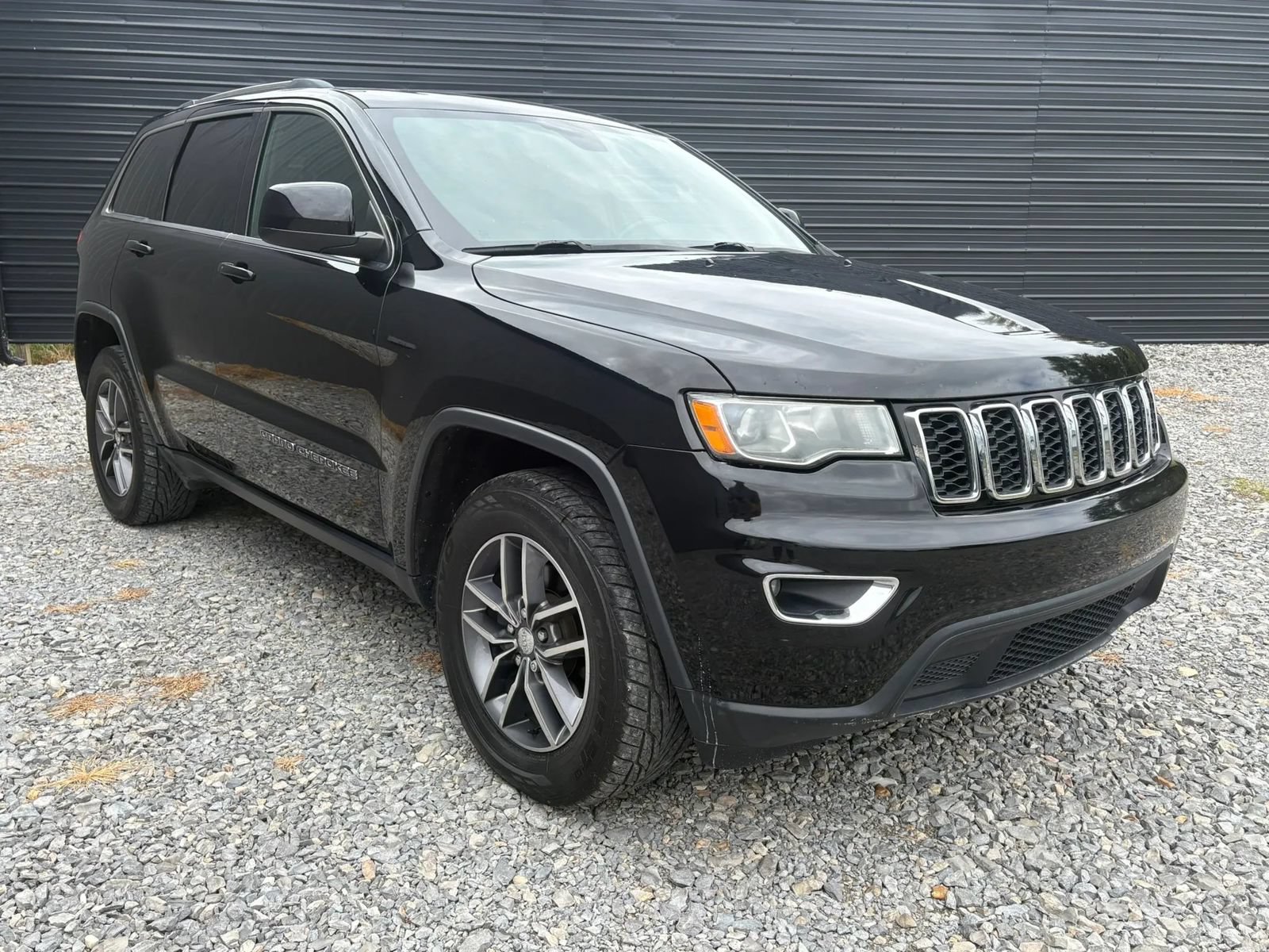 Used 2018 Jeep Grand Cherokee Laredo AWD/4WD image 3