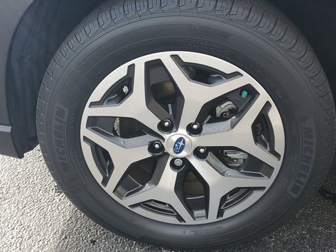 Used 2019 Subaru Forester Premium image 5