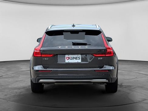 Used 2025 Volvo V60 B5 Cross Country Plus AWD/4WD image 6