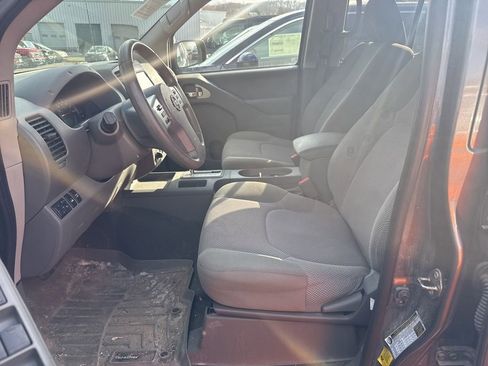 Used 2019 Nissan Frontier SV image 5