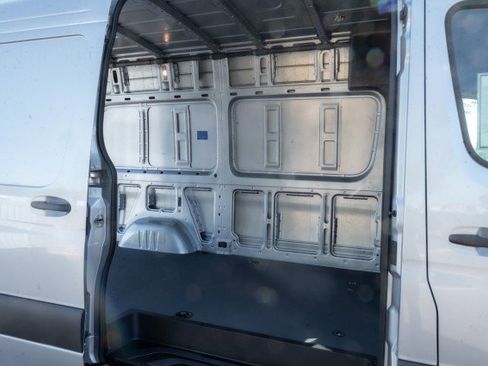 Used 2025 Mercedes-Benz Sprinter 2500 image 9