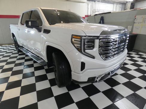 Used 2025 GMC Sierra 1500 Denali w/ Technology Package AWD/4WD image 3