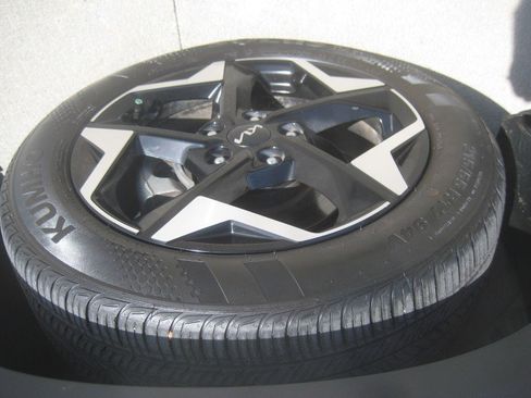 Used 2025 Kia Seltos S FWD image 9