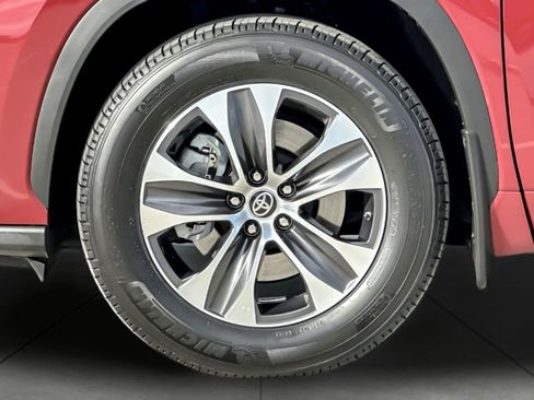 Used 2023 Toyota Highlander XLE image 26