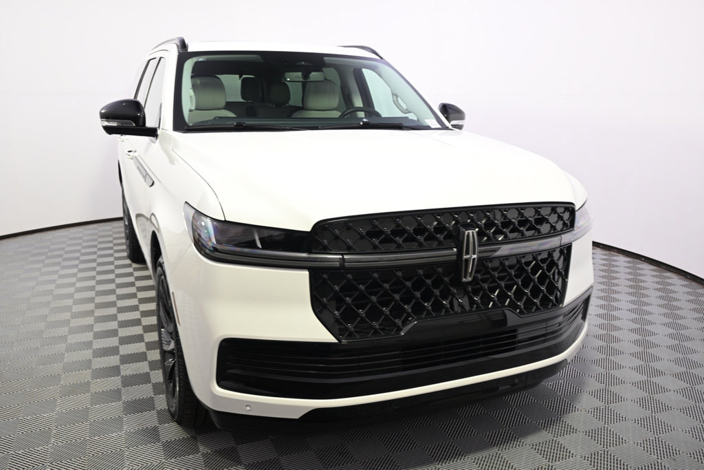 New 2026 Lincoln Navigator Reserve w/ Jet Appearance Package AWD/4WD image 9