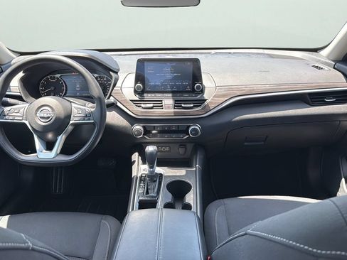 Used 2025 Nissan Altima 2.5 SV FWD image 22