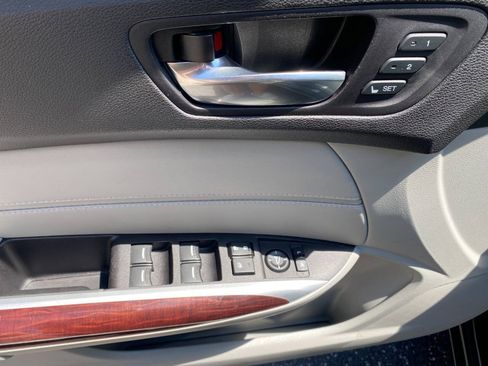 Used 2015 Acura TLX FWD image 12