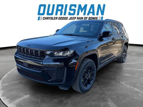 New 2026 Jeep Grand Cherokee Laredo image 2