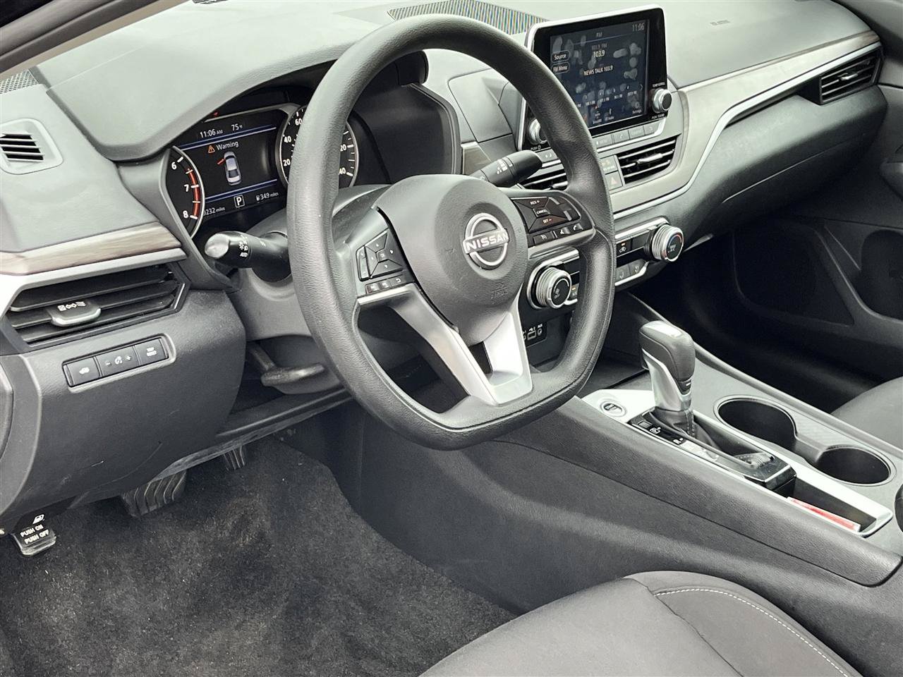 Used 2025 Nissan Altima 2.5 SV FWD image 15