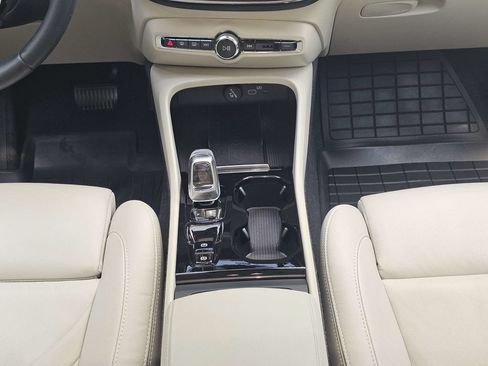 Certified 2023 Volvo XC40 B5 Ultimate w/ Protection Package Premier AWD/4WD image 19