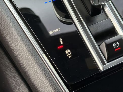 Used 2021 Porsche Panamera 4 image 21