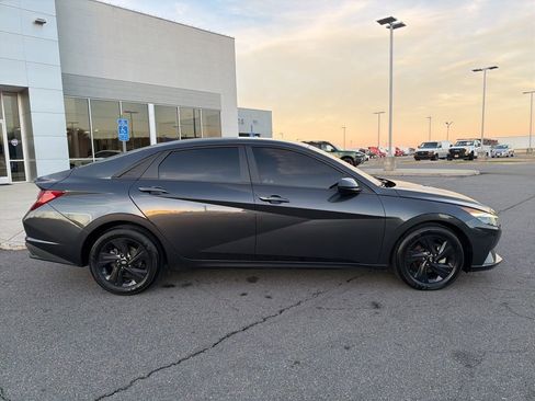 Used 2023 Hyundai Elantra SEL image 2