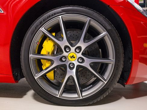 Used 2013 Ferrari California image 20