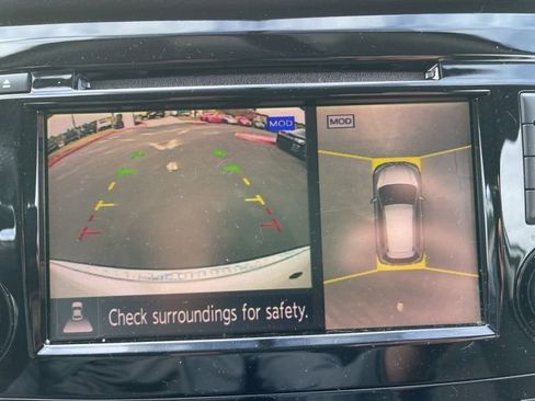 Used 2018 Nissan Rogue SV w/ Premium Package image 17