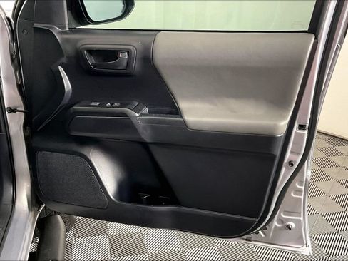Used 2020 Toyota Tacoma SR w/ SR Convenience Package RWD image 19