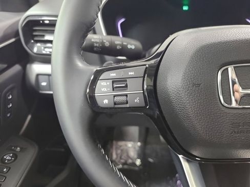Used 2025 Honda Pilot Touring image 32