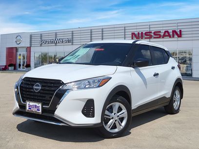 New 2025 Nissan Kicks Play S