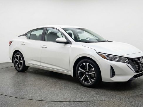 Used 2025 Nissan Sentra SV FWD image 1