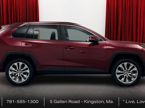 Certified 2022 Toyota RAV4 XLE Premium image 4