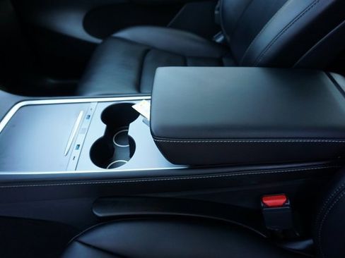 Used 2024 Tesla Model Y Long Range image 18