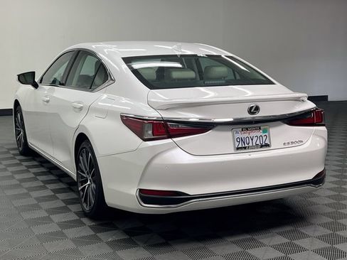 Certified 2024 Lexus ES 300h w/ Premium Package FWD image 7