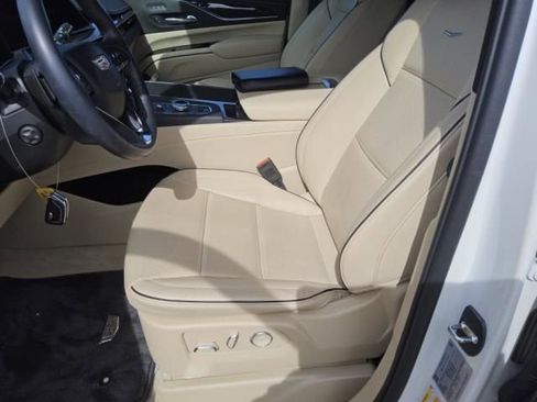 Used 2024 Cadillac Escalade Premium Luxury image 4