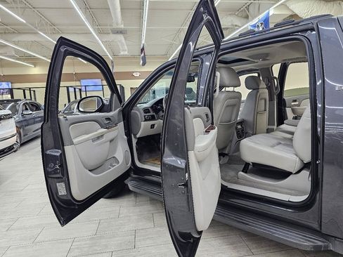 Used 2011 Chevrolet Avalanche LT w/ Regional Value Package RWD image 13