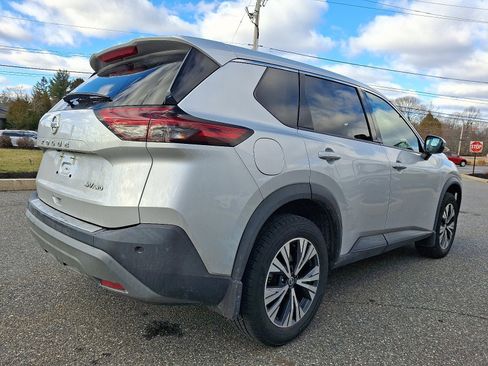 Used 2021 Nissan Rogue SV image 4