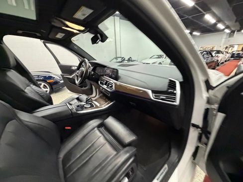 Used 2021 BMW X5 xDrive40i w/ M Sport Package AWD/4WD image 31