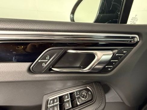 New 2025 Porsche Macan image 27