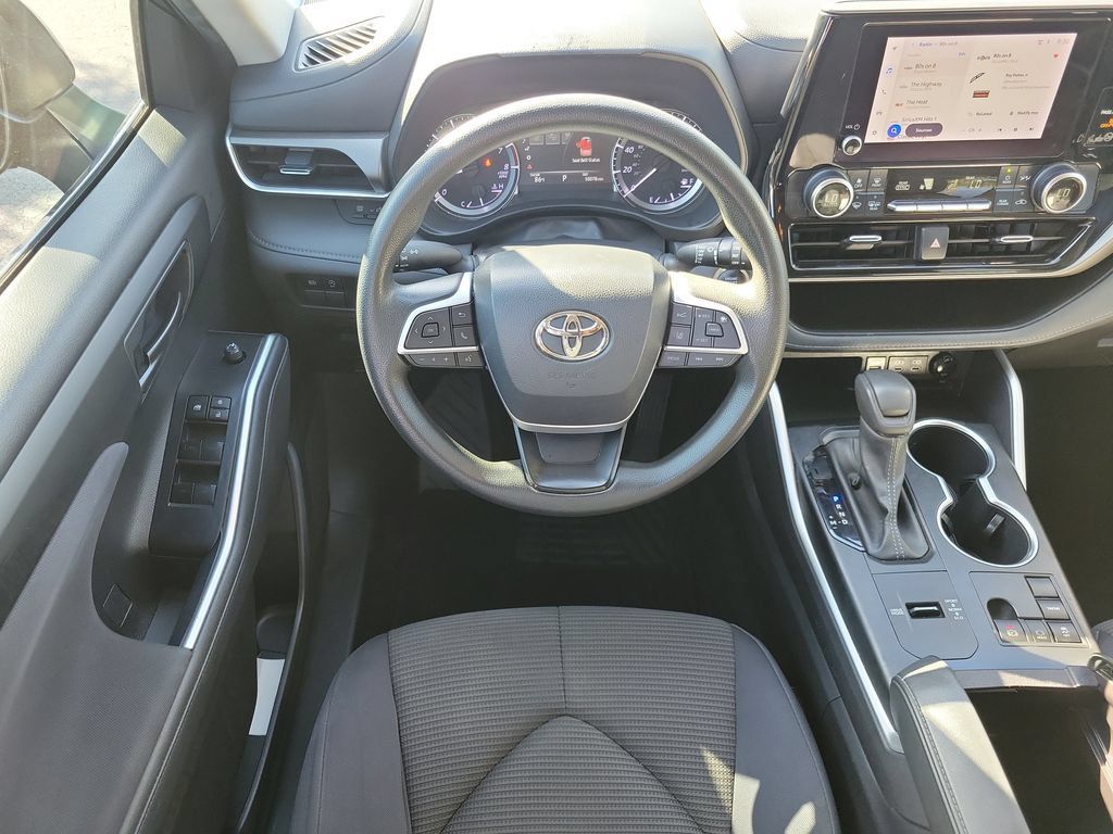 Used 2023 Toyota Highlander L FWD image 19