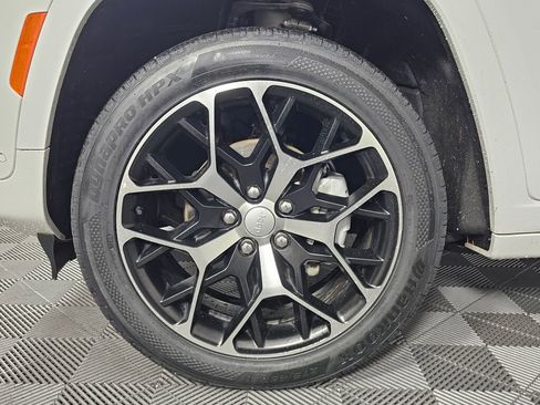 Used 2023 Jeep Grand Cherokee Summit image 9