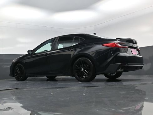 Used 2025 Toyota Camry SE FWD image 18