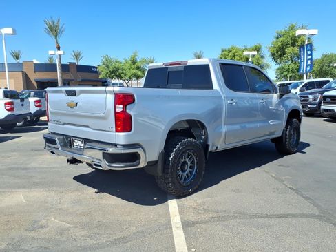 Used 2022 Chevrolet Silverado 1500 LT w/ Z71 Off-Road Package AWD/4WD image 4