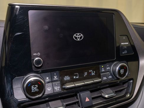 Used 2023 Toyota Highlander L image 13