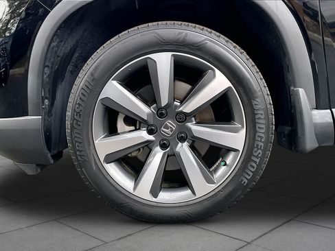 Used 2024 Honda Pilot Touring image 10