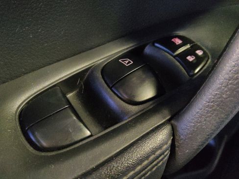Used 2020 Nissan Rogue SV FWD image 27