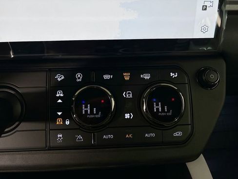 New 2026 Land Rover Defender 110 OCTA AWD/4WD image 17