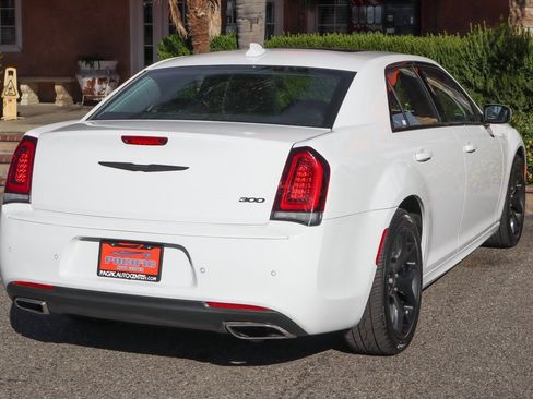 Used 2022 Chrysler 300 Touring L w/ Popular Equipment Group image 11