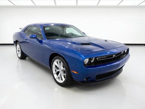 Used 2022 Dodge Challenger SXT w/ Plus Package RWD image 3