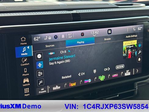 Used 2025 Jeep Wrangler Unlimited Sahara image 34